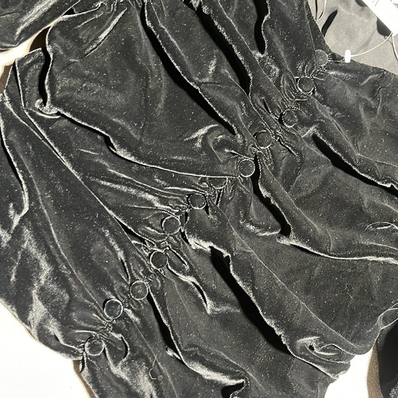 🥰🥰ZARA Velvet Buttoned Rushed Top🥰🥰 - Picture 5 of 8
